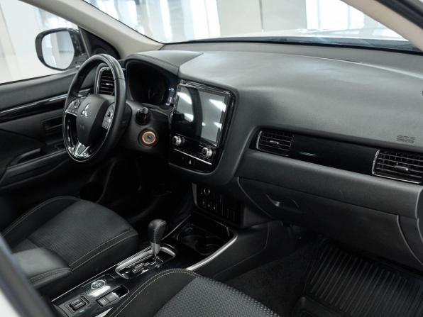 Mitsubishi Outlander III Рестайлинг 3 с пробегом 2021 года, цена 2 450 000 рублей, 96204 км, внедорожник, Автокод Объявления