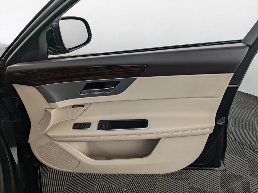 Jaguar XF II Москва  - изображение 25