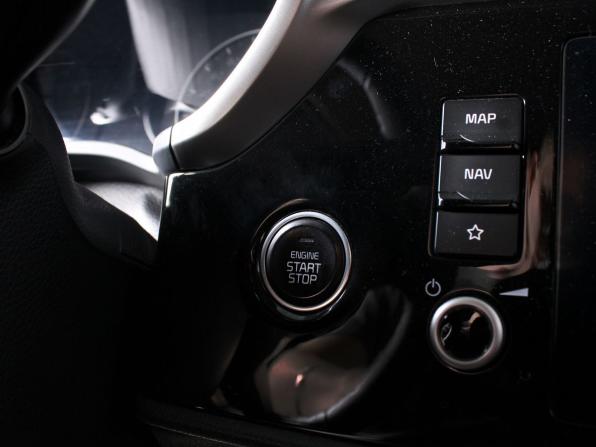 Kia Rio IV Рестайлинг с пробегом 2021 года, цена 1 760 000 рублей, 102000 км, хэтчбек, Автокод Объявления
