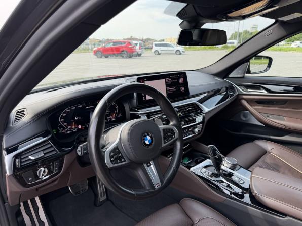 BMW 5 серии VII (G30/G31/G38) Рестайлинг с пробегом 2021 года, цена 8 300 000 рублей, 28049 км, седан, Автокод Объявления