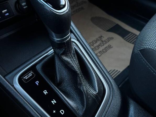Hyundai Solaris II с пробегом 2019 года, цена 1 349 000 рублей, 109638 км, седан, Автокод Объявления