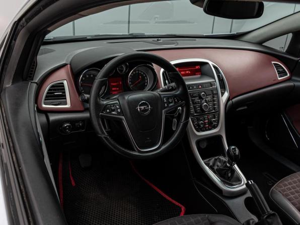 Opel Astra J Рестайлинг с пробегом 2011 года, цена 740 000 рублей, 272651 км, хэтчбек, Автокод Объявления