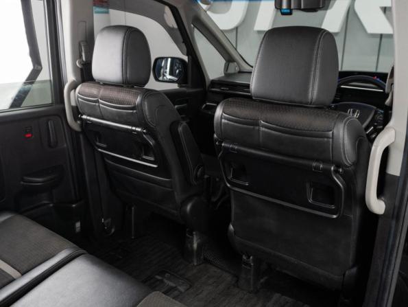 Honda Stepwgn V Рестайлинг с пробегом 2018 года, цена 2 100 000 рублей, 133691 км, минивэн, Автокод Объявления