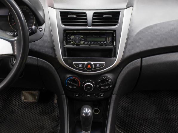 Hyundai Solaris I с пробегом 2011 года, цена 629 000 рублей, 178872 км, седан, Автокод Объявления