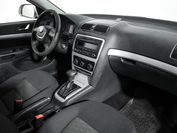Skoda Octavia II (A5) Рестайлинг с пробегом 2011 года, цена 475 900 рублей, 351000 км, лифтбек, Автокод Объявления