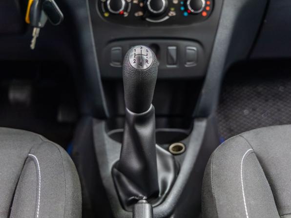 Renault Sandero II с пробегом 2015 года, цена 1 048 000 рублей, 75506 км, хэтчбек, Автокод Объявления