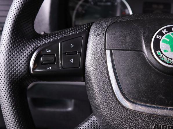 Skoda Octavia II (A5) Рестайлинг с пробегом 2011 года, цена 749 000 рублей, 254995 км, лифтбек, Автокод Объявления