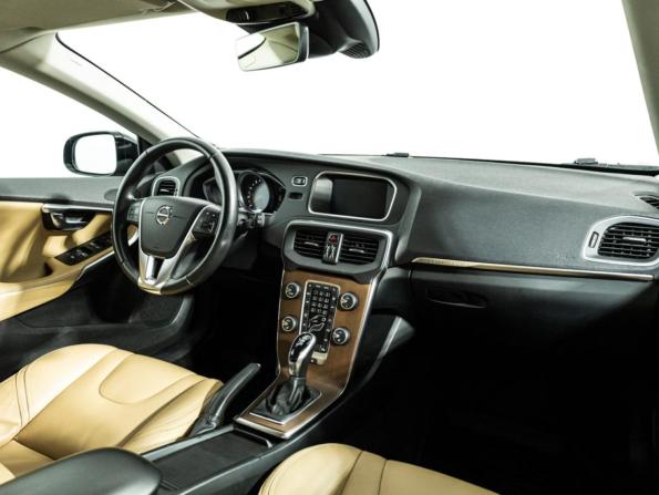 Volvo V40 Cross Country I Рестайлинг с пробегом 2017 года, цена 1 770 000 рублей, 120498 км, хэтчбек, Автокод Объявления