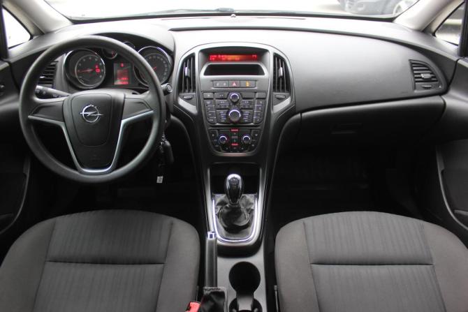 Opel Astra J Рестайлинг с пробегом 2014 года, цена 817 000 рублей, 195352 км, седан, Автокод Объявления