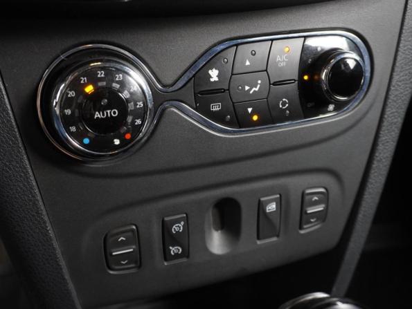 Renault Logan II Рестайлинг с пробегом 2019 года, цена 1 199 000 рублей, 94957 км, седан, Автокод Объявления
