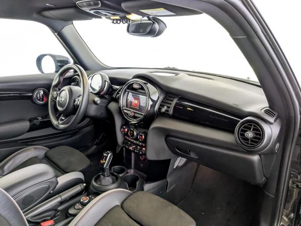 Mini Hatch III (F55/F56) Рестайлинг с пробегом 2020 года, цена 2 995 000 рублей, 69668 км, хэтчбек, Автокод Объявления