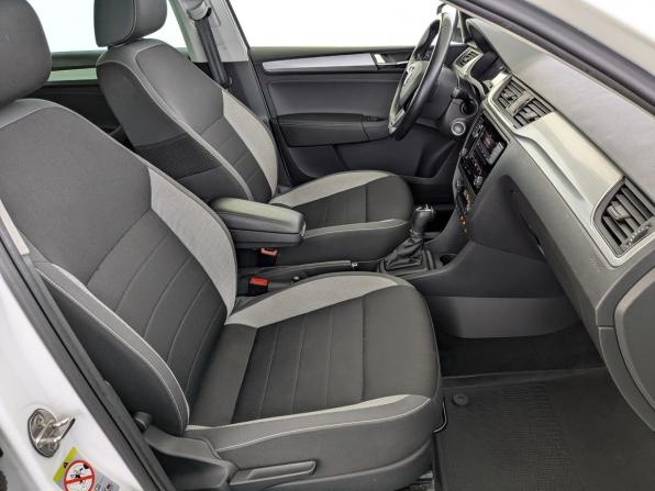 Skoda Rapid I Рестайлинг с пробегом 2019 года, цена 1 375 000 рублей, 96210 км, лифтбек, Автокод Объявления