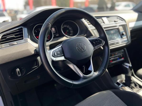 Volkswagen Tiguan II Рестайлинг с пробегом 2022 года, цена 2 850 000 рублей, 71852 км, внедорожник, Автокод Объявления