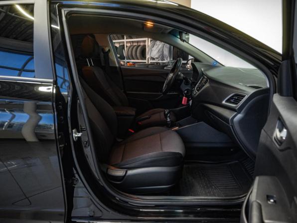 Hyundai Solaris II с пробегом 2018 года, цена 1 369 000 рублей, 86345 км, седан, Автокод Объявления