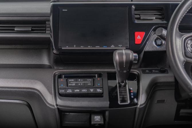 Honda Stepwgn V Рестайлинг с пробегом 2019 года, цена 2 599 000 рублей, 55000 км, минивэн, Автокод Объявления