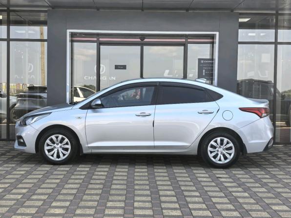 Hyundai Solaris II с пробегом 2017 года, цена 1 295 000 рублей, 97158 км, седан, Автокод Объявления
