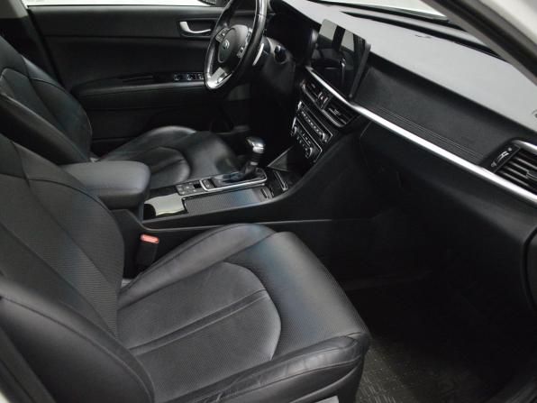 Kia Optima IV Рестайлинг с пробегом 2018 года, цена 1 300 000 рублей, 121017 км, седан, Автокод Объявления