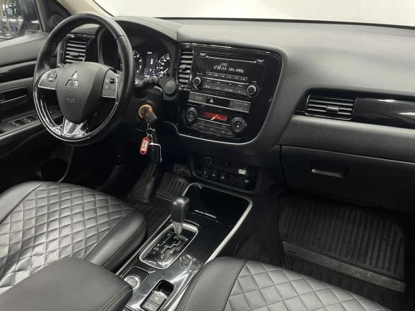 Mitsubishi Outlander III Рестайлинг 3 с пробегом 2019 года, цена 1 799 000 рублей, 209500 км, внедорожник, Автокод Объявления