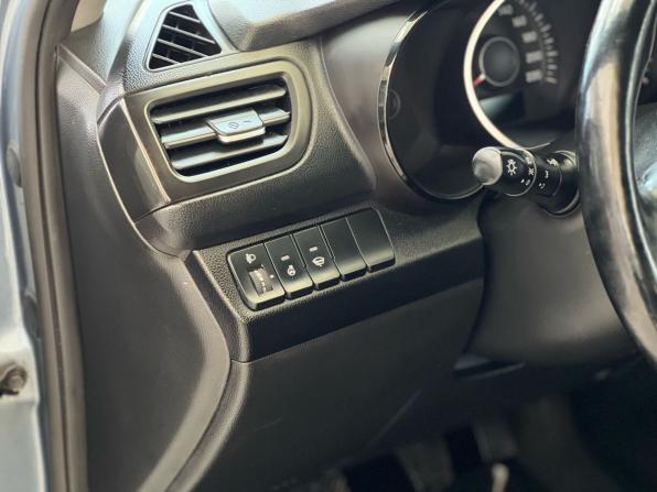 Kia Rio III Рестайлинг с пробегом 2015 года, цена 989 000 рублей, 132392 км, хэтчбек, Автокод Объявления