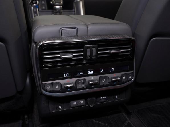 Toyota Land Cruiser 300 Series с пробегом 2024 года, цена 14 200 000 рублей, 22 км, внедорожник, Автокод Объявления