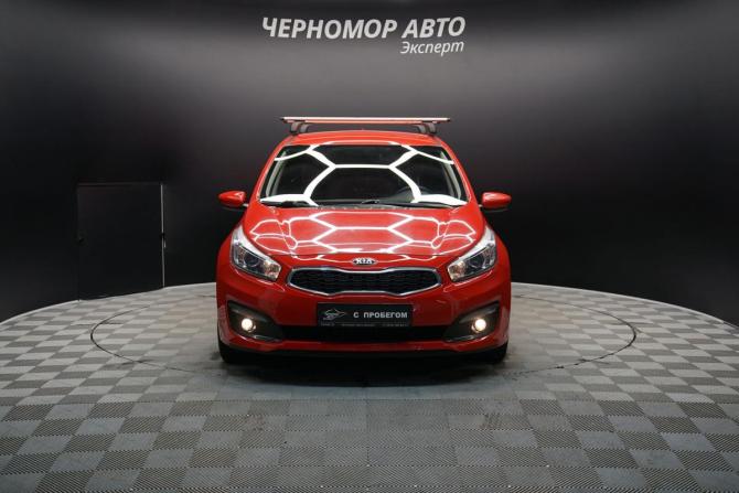 Kia Ceed II Рестайлинг с пробегом 2018 года, цена 1 444 000 рублей, 182923 км, хэтчбек, Автокод Объявления