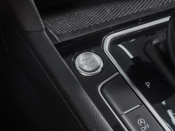 Volkswagen Passat B8 Рестайлинг с пробегом 2019 года, цена 2 369 000 рублей, 151942 км, седан, Автокод Объявления