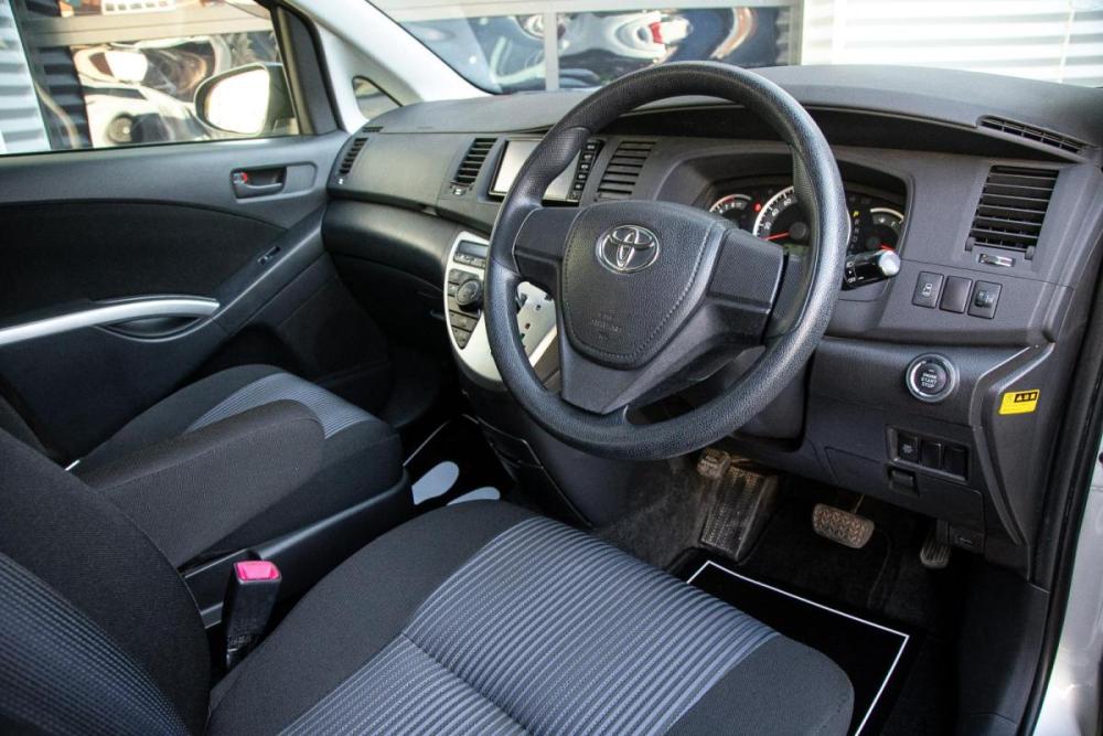 Toyota ISis I Рестайлинг Иркутск  - изображение 13