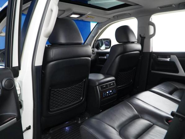 Toyota Land Cruiser 200 Series Рестайлинг 2 с пробегом 2017 года, цена 6 527 077 рублей, 131636 км, внедорожник, Автокод Объявления