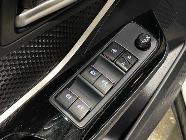 Toyota C-HR I с пробегом 2019 года, цена 2 250 000 рублей, 76473 км, внедорожник, Автокод Объявления