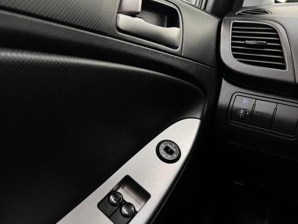 Hyundai Solaris I Рестайлинг с пробегом 2016 года, цена 899 000 рублей, 184489 км, хэтчбек, Автокод Объявления