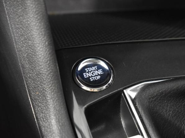 Volkswagen Tiguan II Рестайлинг с пробегом 2021 года, цена 2 498 100 рублей, 190952 км, внедорожник, Автокод Объявления