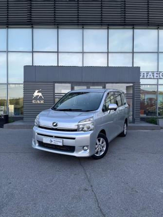 Toyota Voxy II (R70) с пробегом 2010 года, цена 1 250 000 рублей, 350000 км, минивэн, Автокод Объявления