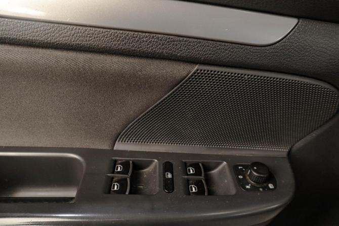 Volkswagen Jetta V с пробегом 2010 года, цена 809 000 рублей, 216000 км, седан, Автокод Объявления