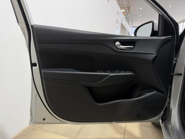 Hyundai Solaris II Рестайлинг с пробегом 2021 года, цена 1 800 000 рублей, 44697 км, седан, Автокод Объявления