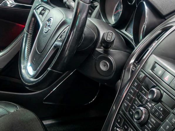 Opel Astra J с пробегом 2010 года, цена 879 900 рублей, 225298 км, хэтчбек, Автокод Объявления