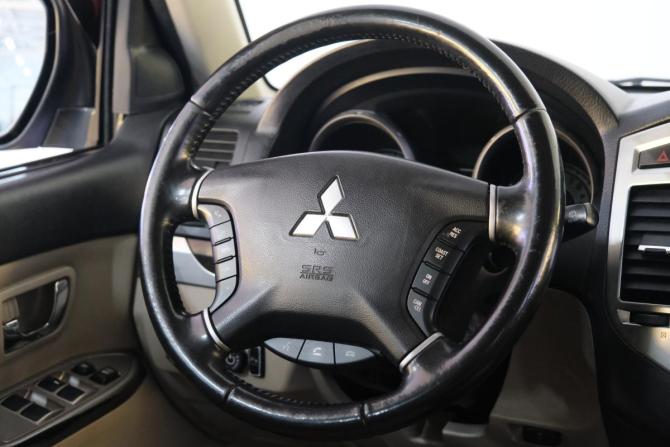 Mitsubishi Pajero IV Рестайлинг 2 с пробегом 2017 года, цена 3 199 000 рублей, 101200 км, внедорожник, Автокод Объявления
