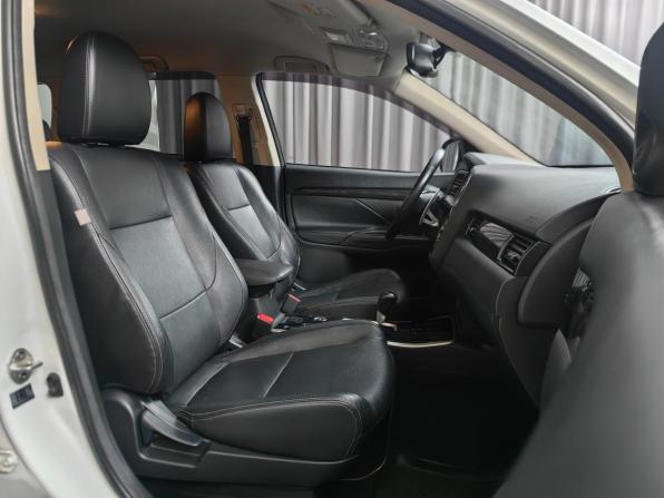 Mitsubishi Outlander III Рестайлинг 2 с пробегом 2017 года, цена 1 888 000 рублей, 142638 км, внедорожник, Автокод Объявления