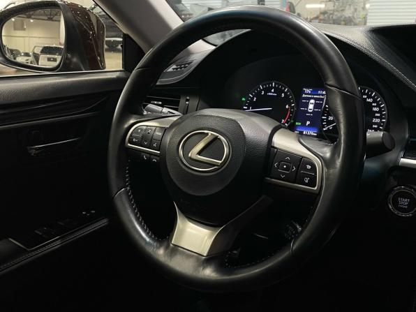 Lexus ES VI Рестайлинг с пробегом 2017 года, цена 2 399 000 рублей, 81375 км, седан, Автокод Объявления