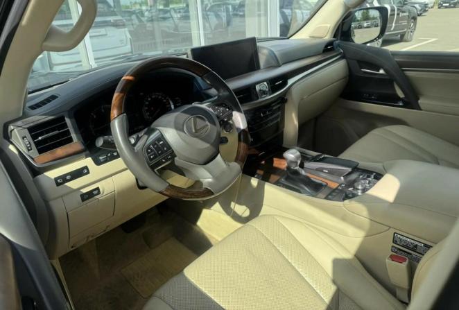 Lexus LX III Рестайлинг 2 с пробегом 2017 года, цена 6 250 000 рублей, 221348 км, внедорожник, Автокод Объявления