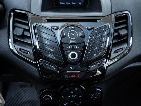 Ford Fiesta Mk6 Рестайлинг с пробегом 2015 года, цена 1 098 000 рублей, 30256 км, хэтчбек, Автокод Объявления