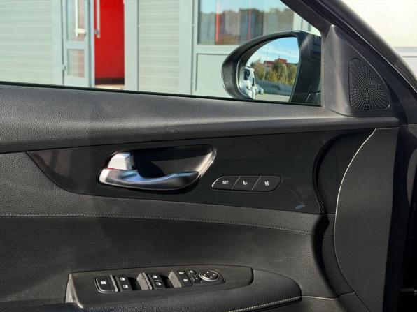 Kia Cerato IV Рестайлинг с пробегом 2022 года, цена 2 230 000 рублей, 80000 км, седан, Автокод Объявления