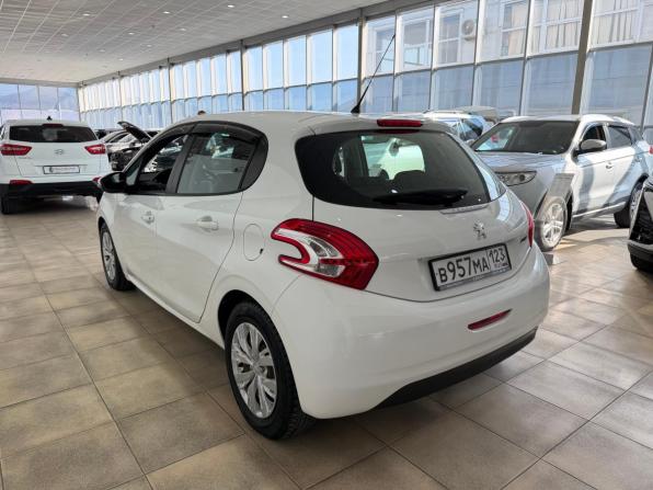 Peugeot 208 I с пробегом 2013 года, цена 800 000 рублей, 135000 км, хэтчбек, Автокод Объявления