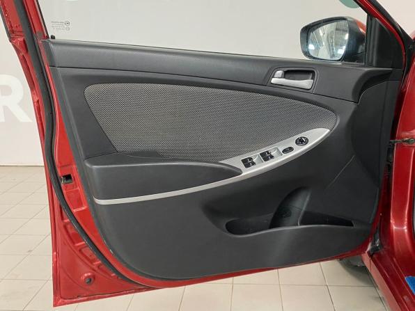 Hyundai Solaris I с пробегом 2014 года, цена 750 000 рублей, 195189 км, седан, Автокод Объявления