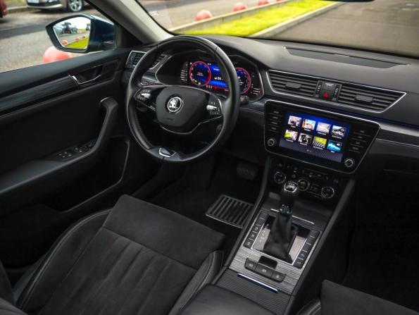 Skoda Superb III Рестайлинг с пробегом 2022 года, цена 3 200 000 рублей, 100015 км, лифтбек, Автокод Объявления