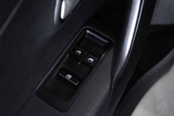 Volkswagen Polo V Рестайлинг с пробегом 2015 года, цена 879 000 рублей, 153300 км, седан, Автокод Объявления