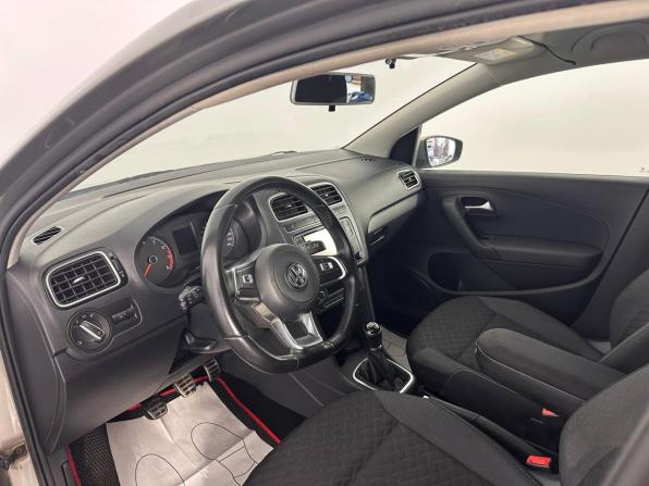 Volkswagen Polo V Рестайлинг с пробегом 2018 года, цена 1 056 000 рублей, 168900 км, седан, Автокод Объявления