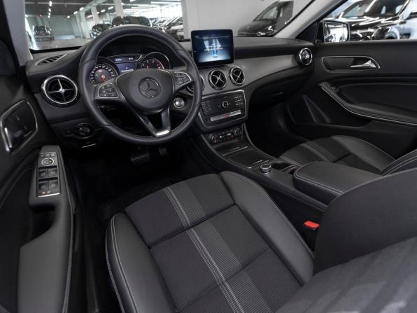 Mercedes-Benz GLA I (X156) Рестайлинг с пробегом 2018 года, цена 2 670 000 рублей, 67656 км, внедорожник, Автокод Объявления