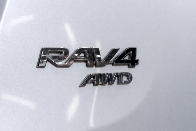 Toyota RAV4 IV (XA40) Рестайлинг с пробегом 2015 года, цена 2 250 000 рублей, 183860 км, внедорожник, Автокод Объявления