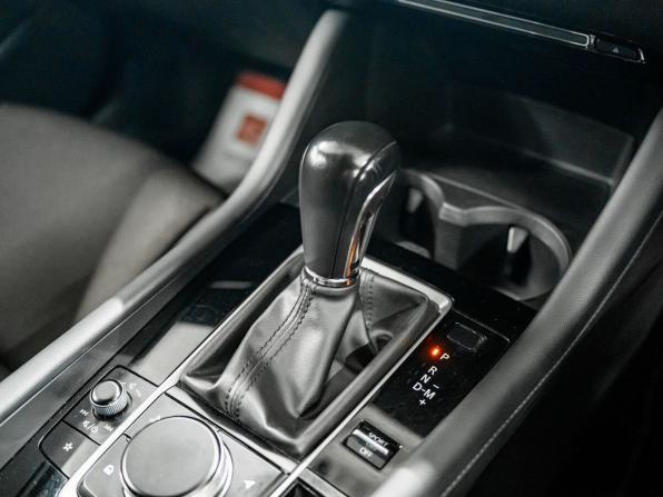 Mazda 3 IV (BP) с пробегом 2022 года, цена 1 750 000 рублей, 34170 км, хэтчбек, Автокод Объявления