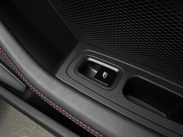 Porsche Taycan I с пробегом 2021 года, цена 12 990 000 рублей, 5680 км, седан, Автокод Объявления